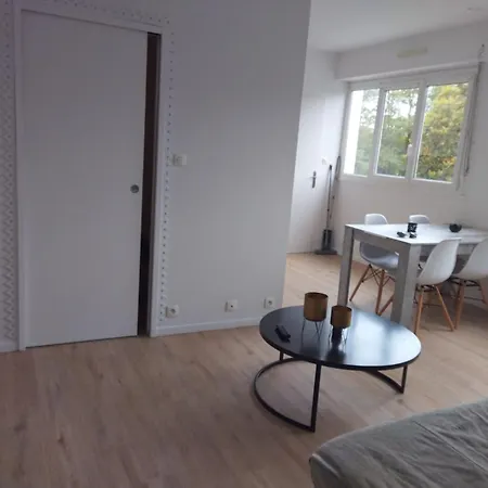 Au Bord Du Clain Parking Privatif * 푸아티에