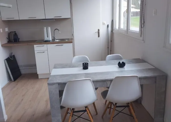 Au Bord Du Clain Parking Privatif Apartment